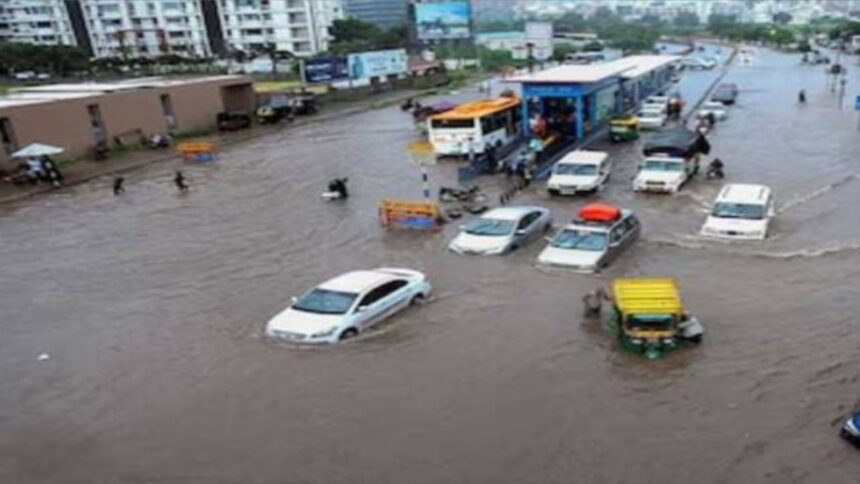 Gujarat Flood गुजरात में बाढ़ से कोहराम